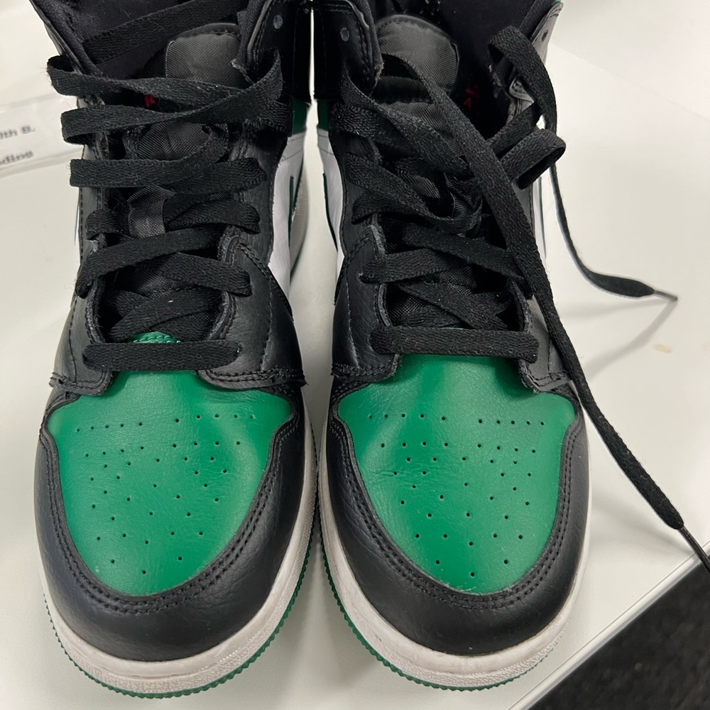 Jordan air 1s mid